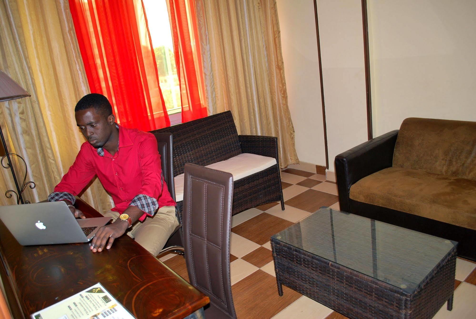 Hotel Yaahot Yaoundé Exterior foto